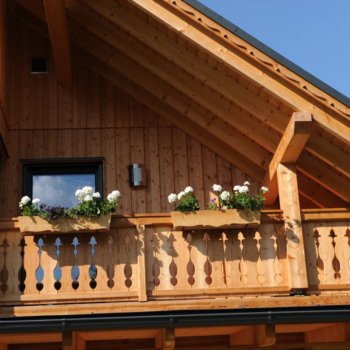 Dach und Balkon Haus aus Holz